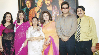 Padmini Kolhapure, Dr. Rishma Pai, Asha Bhosale, Poonam Dhillon and Dr. Hrishikesh D. Pai