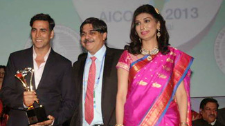 Akshay Kumar, Hrishikesh Pai and Rishma Pai